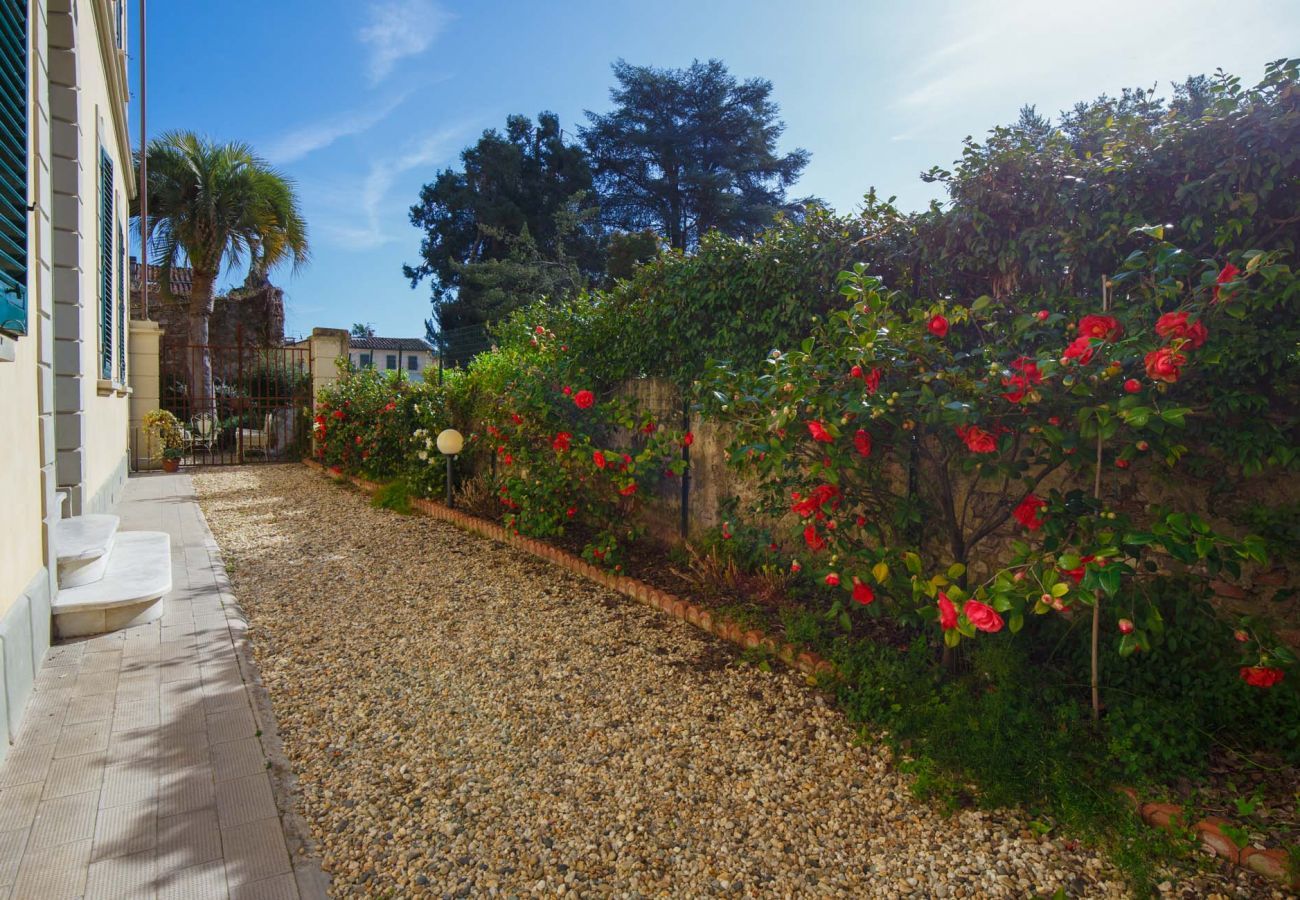 Appartamento a Lucca - The Park View 4 Bedrooms Apartment with Terrace and Elevator inside the Walls of Lucca