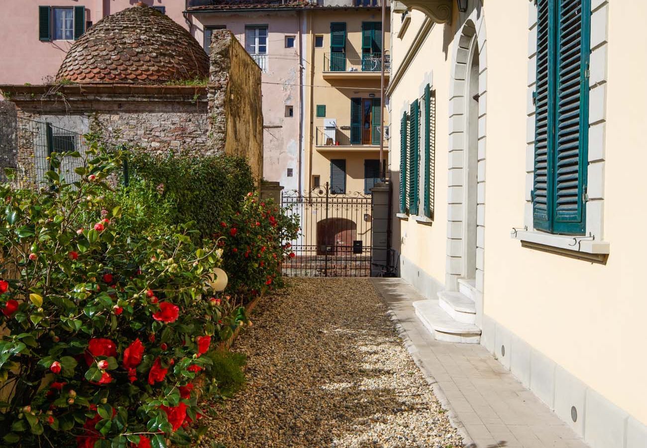 Appartamento a Lucca - The Park View 4 Bedrooms Apartment with Terrace and Elevator inside the Walls of Lucca