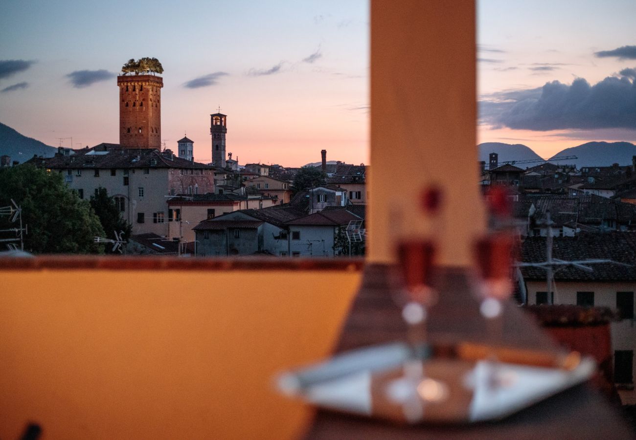 Appartamento a Lucca - The Park View 4 Bedrooms Apartment with Terrace and Elevator inside the Walls of Lucca