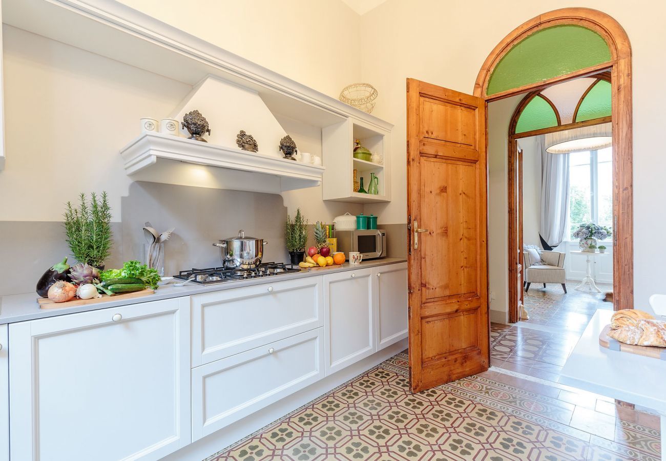 Appartamento a Lucca - The Park View 4 Bedrooms Apartment with Terrace and Elevator inside the Walls of Lucca