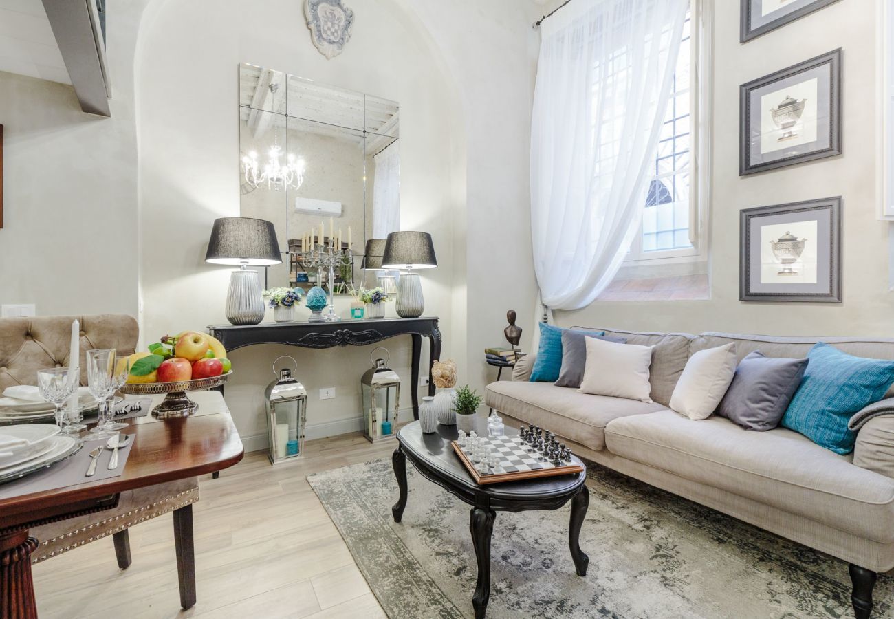 Appartamento a Lucca - PAOLO GUINIGI Elegant Apartment Suite, Masterful Interior inside the Walls of Lucca