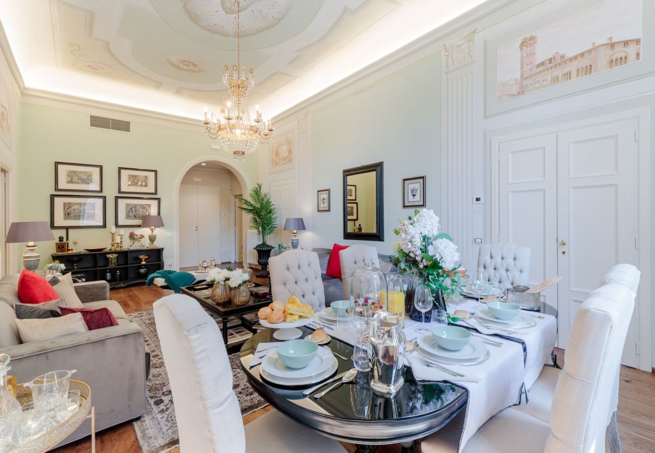 Appartamento a Lucca - THE MEDIEVAL PENTHOUSE, Indulge among History in a Luxury 5 Bedrooms Apartment