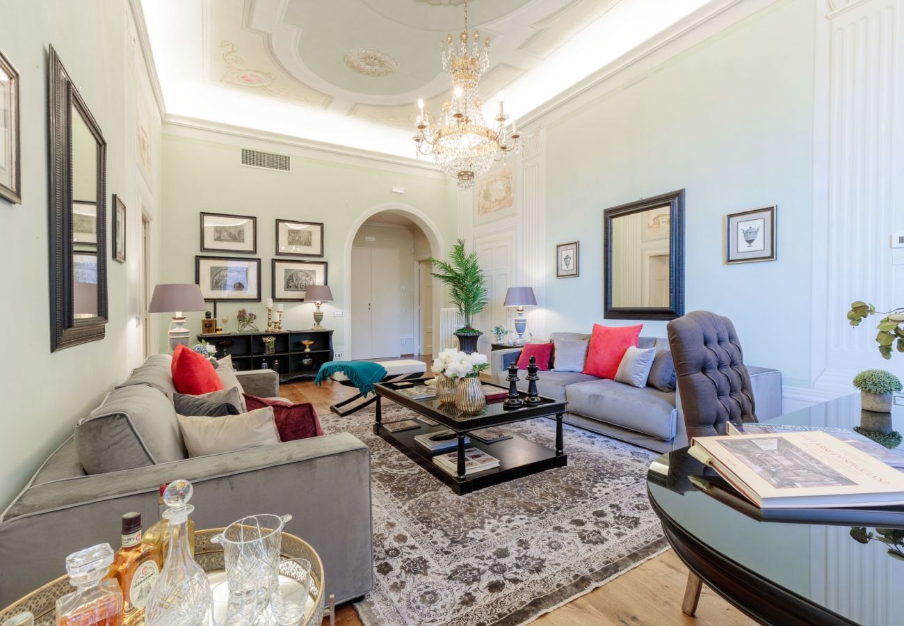 Appartamento a Lucca - THE MEDIEVAL PENTHOUSE, Indulge among History in a Luxury 5 Bedrooms Apartment