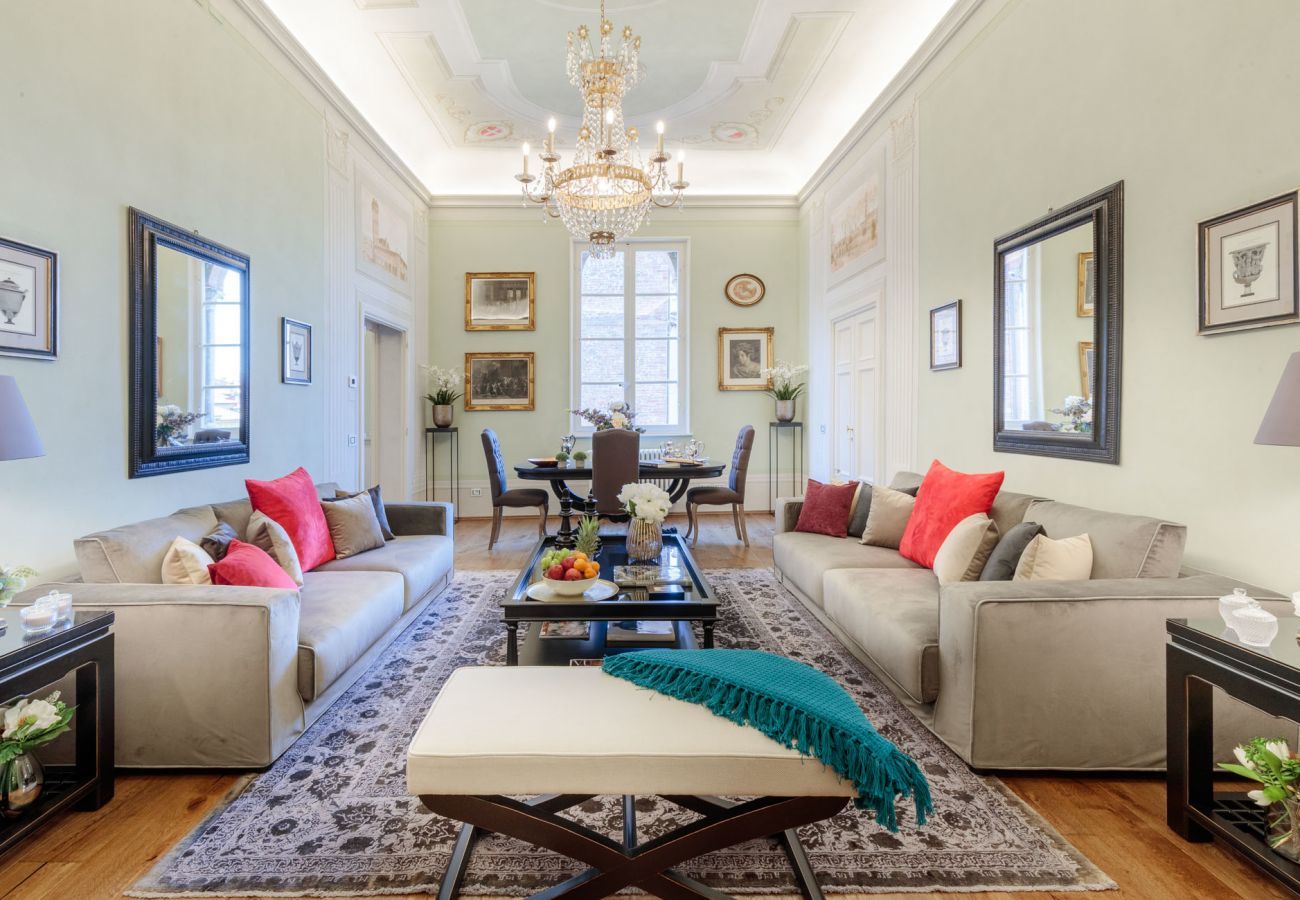 Appartamento a Lucca - THE MEDIEVAL PENTHOUSE, Indulge among History in a Luxury 5 Bedrooms Apartment