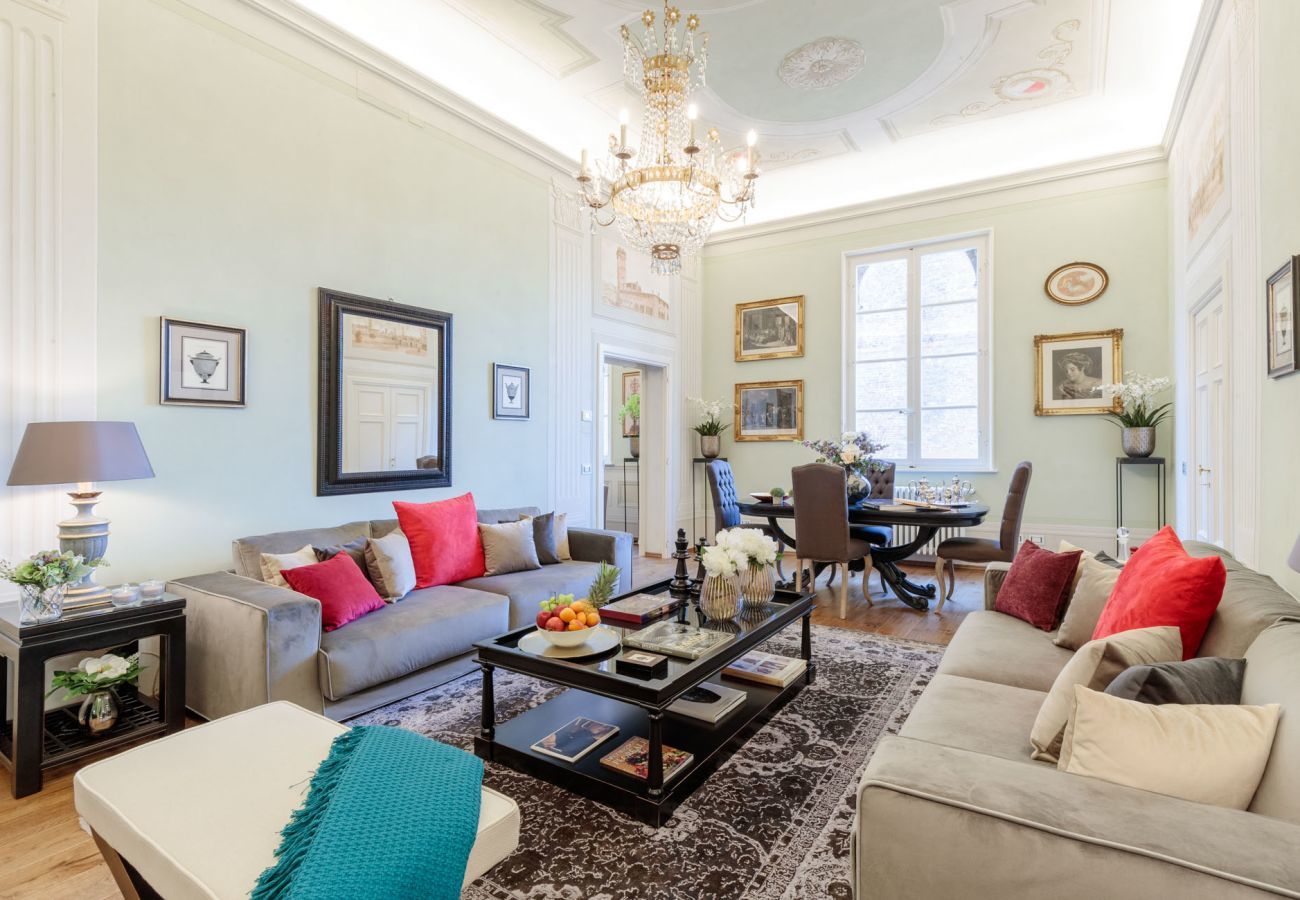 Appartamento a Lucca - THE MEDIEVAL PENTHOUSE, Indulge among History in a Luxury 5 Bedrooms Apartment