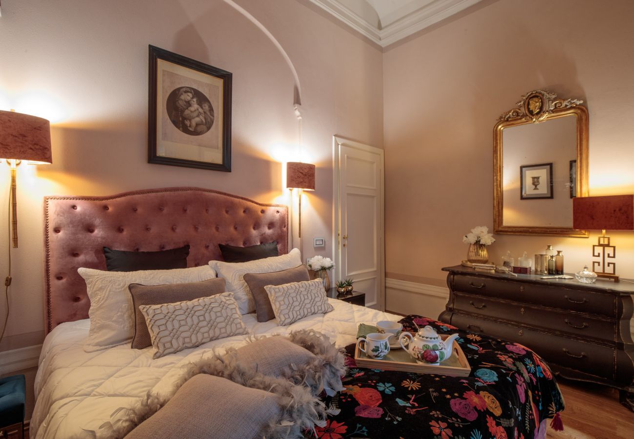 Appartamento a Lucca - THE MEDIEVAL PENTHOUSE, Indulge among History in a Luxury 5 Bedrooms Apartment