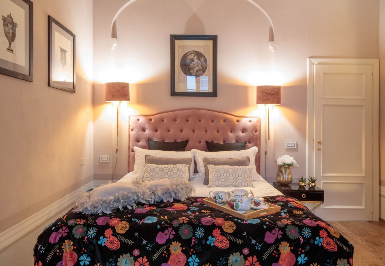 Appartamento a Lucca - THE MEDIEVAL PENTHOUSE, Indulge among History in a Luxury 5 Bedrooms Apartment