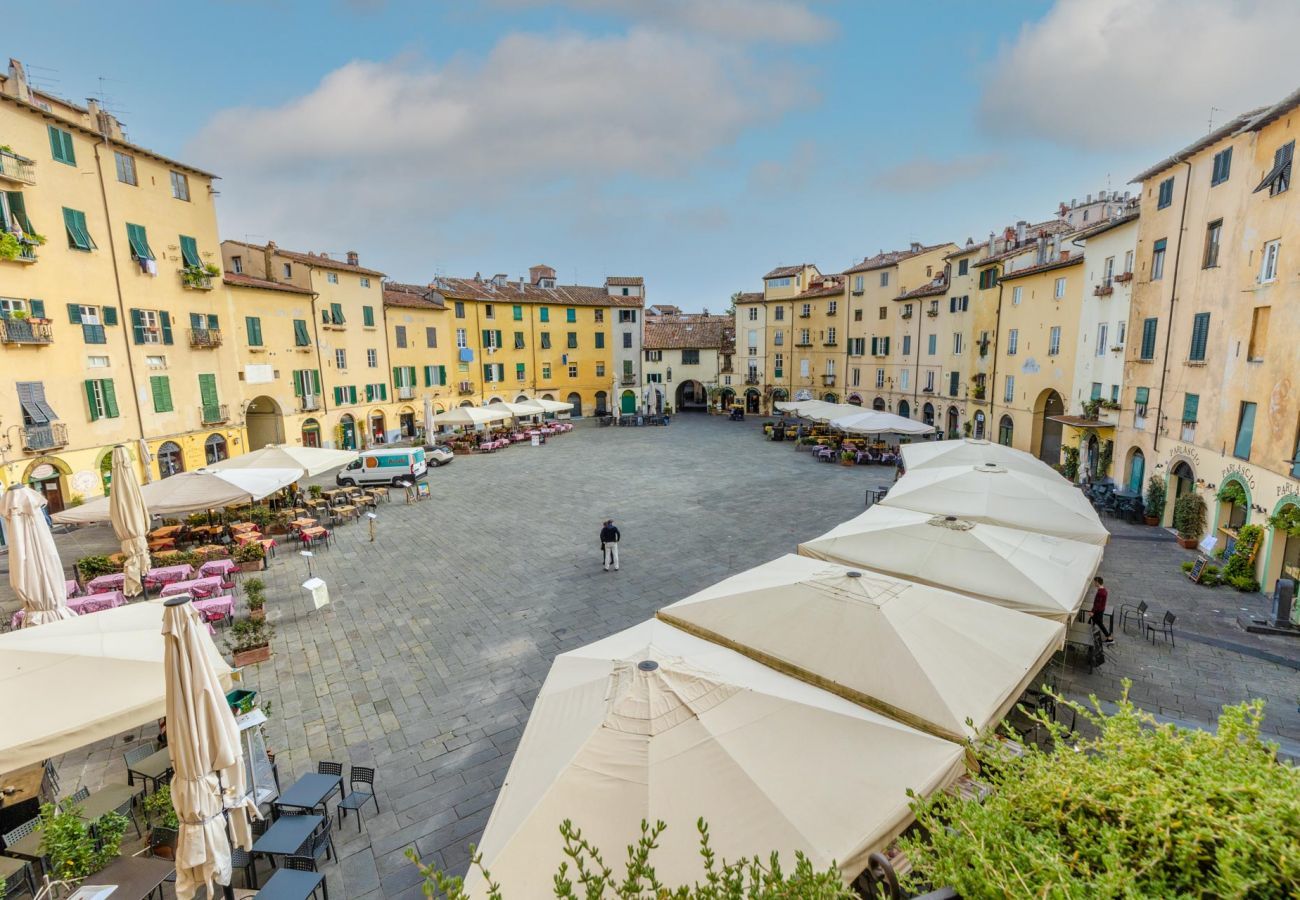 Appartamento a Lucca - A Million Dollar's View: the Lucca Colosseum. Luxury 1 Bedroom, 1 Bathroom Apartment