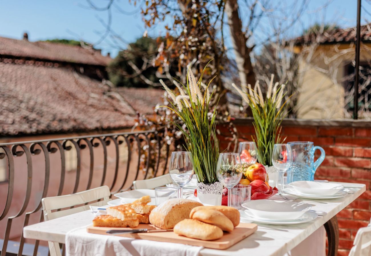 Appartamento a Lucca - La Casa In Centro, simple convenient reasonably priced 3 bedrooms apartment with parking inside the walls of Lucca