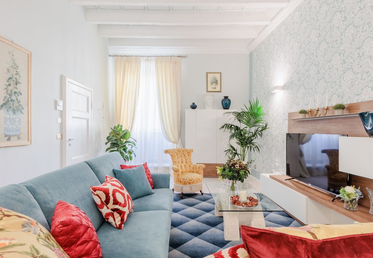 Appartamento a Lucca - Luxury 3 Bedrooms Apartment with Elevator inside Lucca by the Main Square Piazza San Michele 