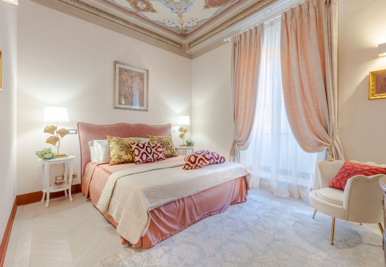 Appartamento a Lucca - Luxury 3 Bedrooms Apartment with Elevator inside Lucca by the Main Square Piazza San Michele 