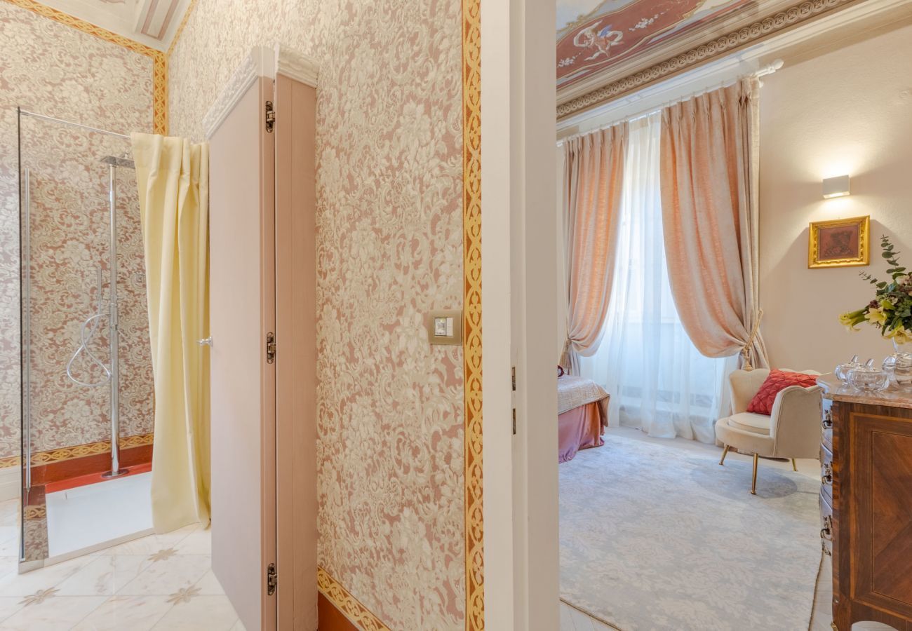 Appartamento a Lucca - Luxury 3 Bedrooms Apartment with Elevator inside Lucca by the Main Square Piazza San Michele 