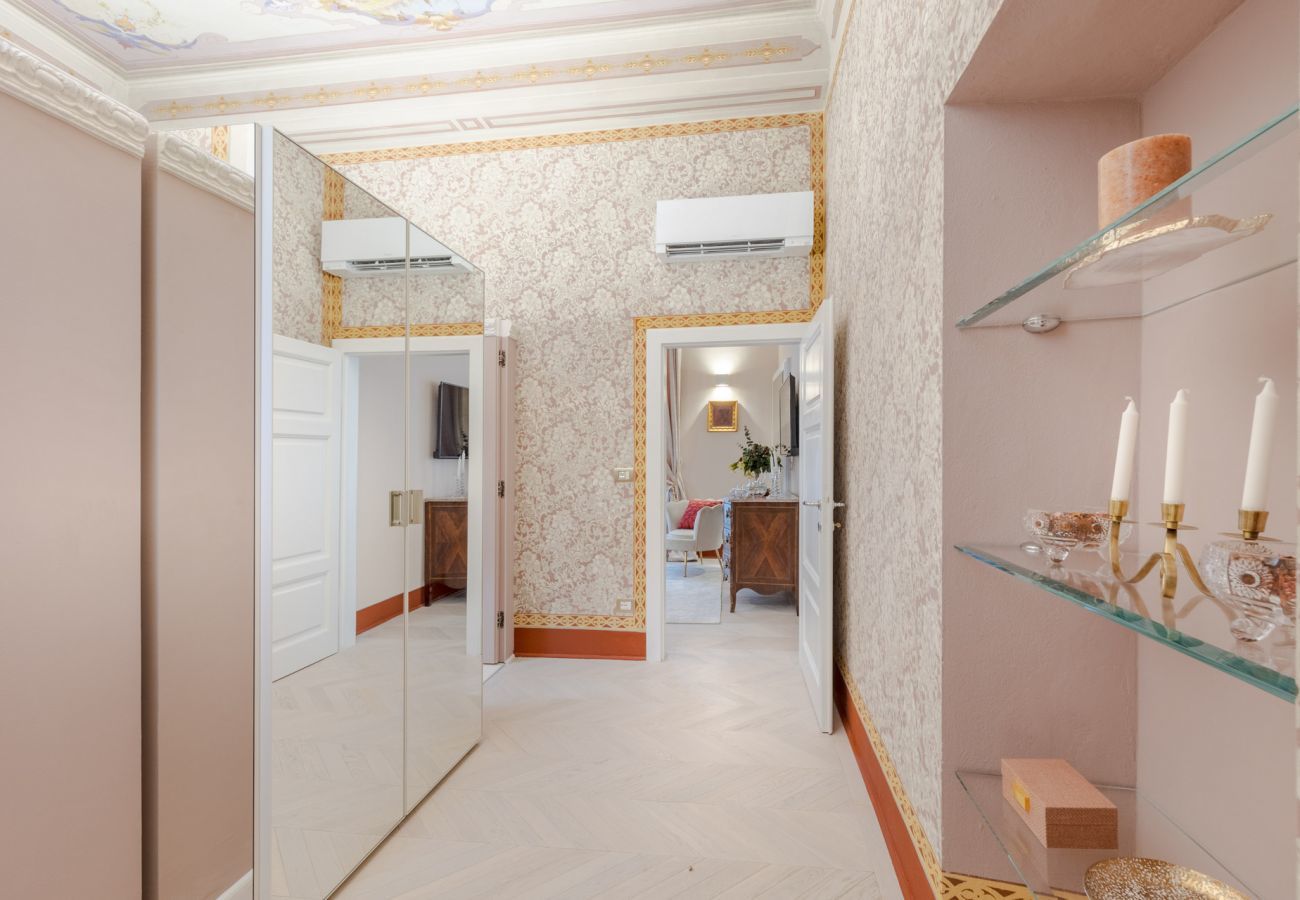 Appartamento a Lucca - Luxury 3 Bedrooms Apartment with Elevator inside Lucca by the Main Square Piazza San Michele 