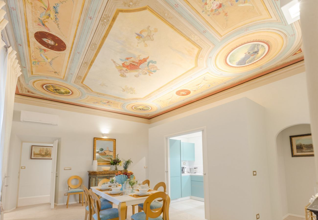 Appartamento a Lucca - Luxury 3 Bedrooms Apartment with Elevator inside Lucca by the Main Square Piazza San Michele 