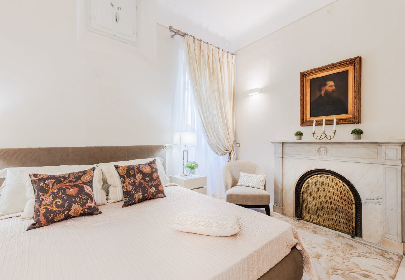 Appartamento a Lucca - Luxury 3 Bedrooms Apartment with Elevator inside Lucca by the Main Square Piazza San Michele 