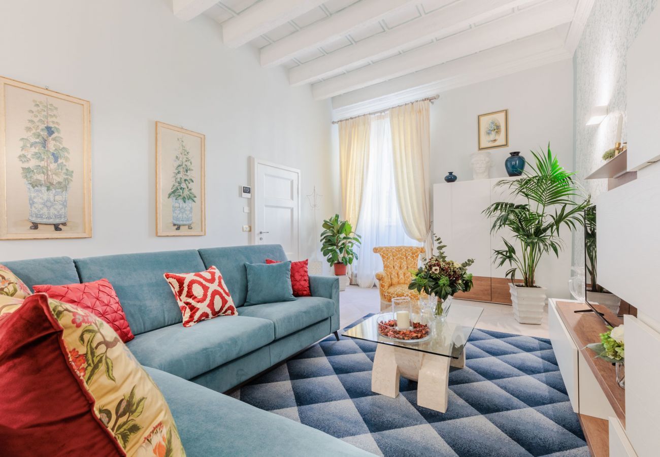 Appartamento a Lucca - Luxury 3 Bedrooms Apartment with Elevator inside Lucca by the Main Square Piazza San Michele 