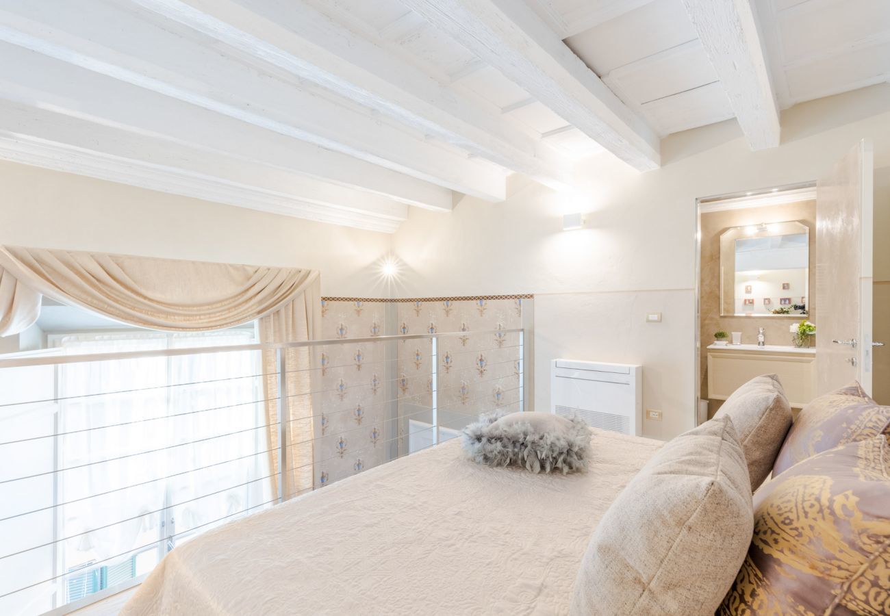 Appartamento a Lucca - Luxury 1 Bedroom Apartment with Elevator inside the Walls of Lucca by the Main Square Piazza San Michele