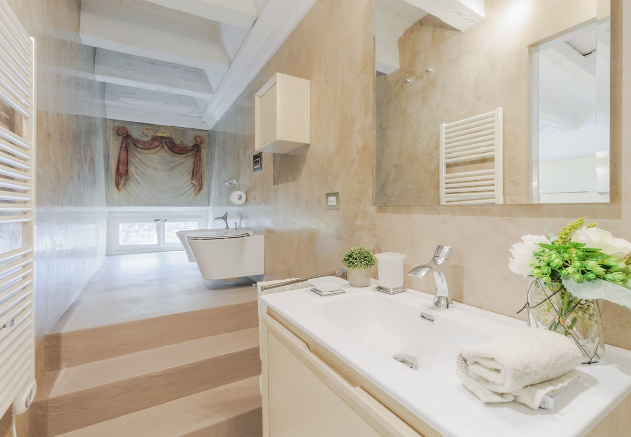 Appartamento a Lucca - Luxury 1 Bedroom Apartment with Elevator inside the Walls of Lucca by the Main Square Piazza San Michele