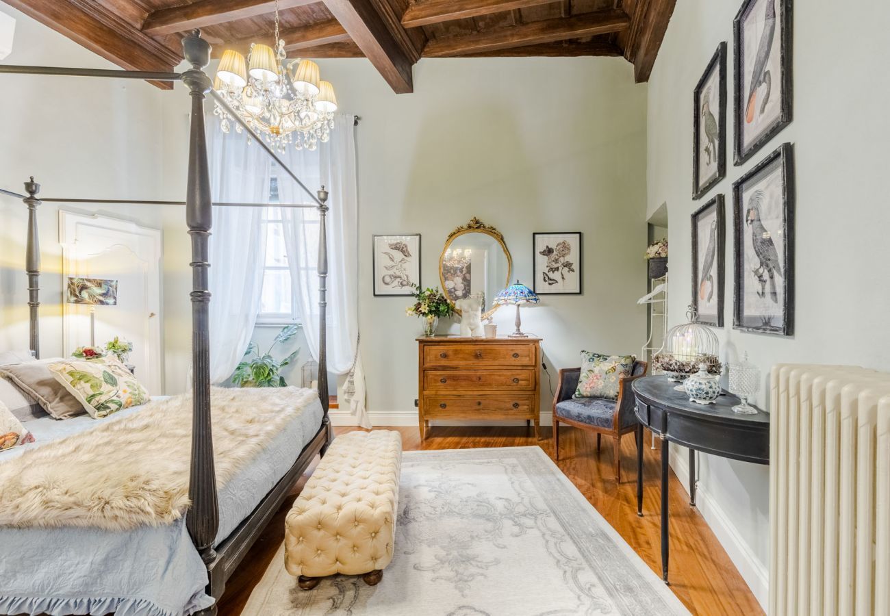 Appartamento a Lucca - Luxury 3 bedrooms Apartment Amazing Views over the Amphiteatre Square inside the Walls of Lucca