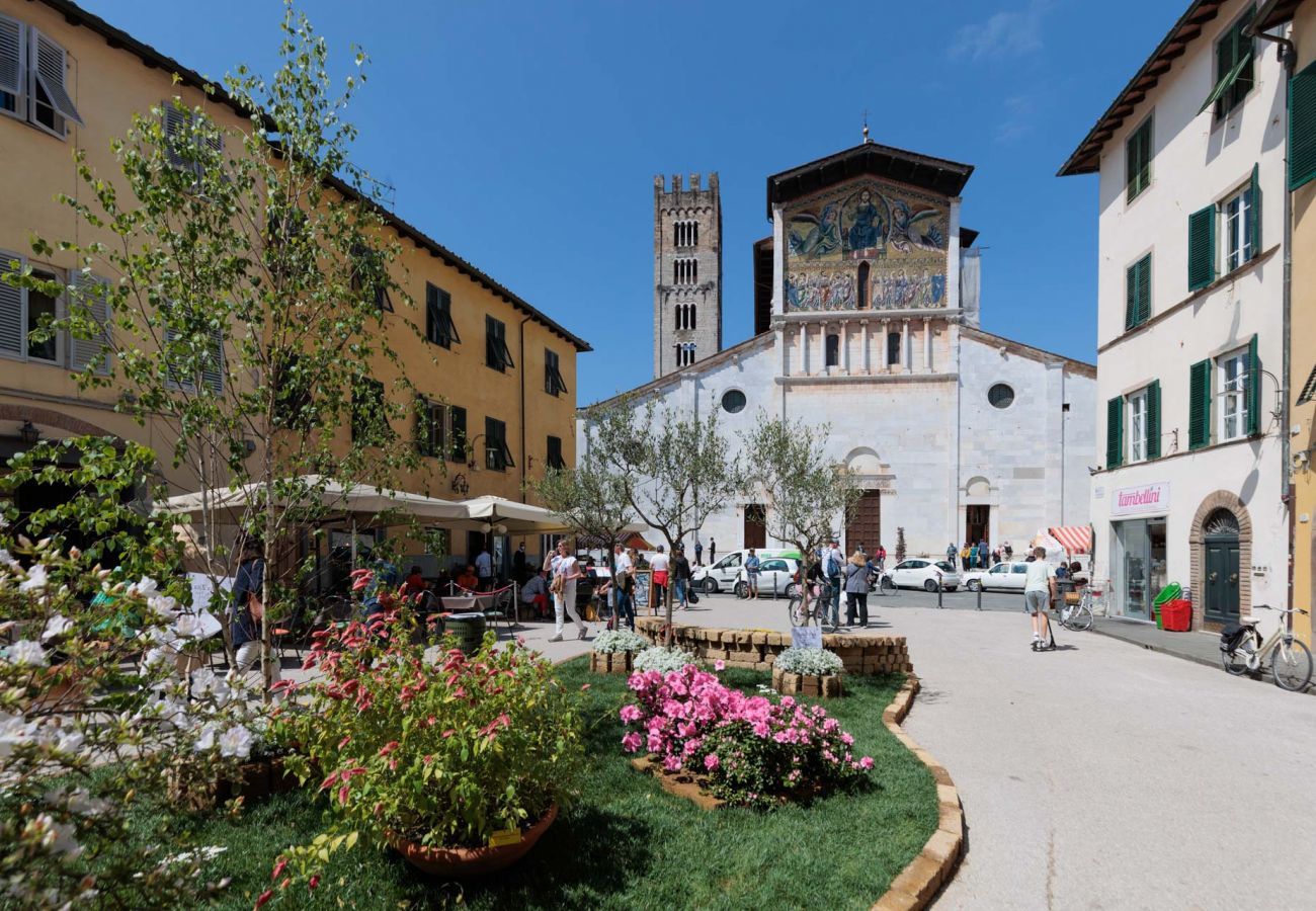 Appartamento a Lucca - Luxury 3 bedrooms Apartment Amazing Views over the Amphiteatre Square inside the Walls of Lucca