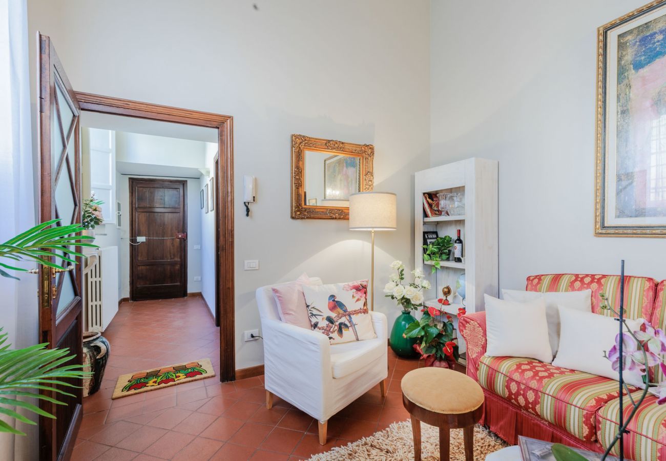 Appartamento a Lucca - The Garden Along The Stream, romantic apartment with private garden inside the walls of Lucca