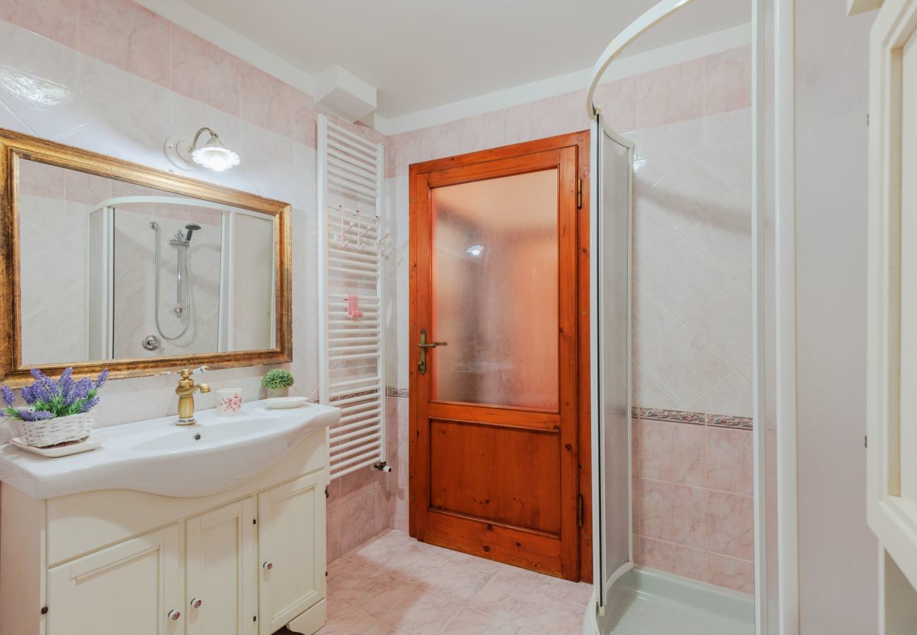 Appartamento a Lucca - Casa La Guardia, a Classic 3 bedrooms Panoramic Apartment inside a Medieval tower dating back to 1100s within the Walls of Lucca