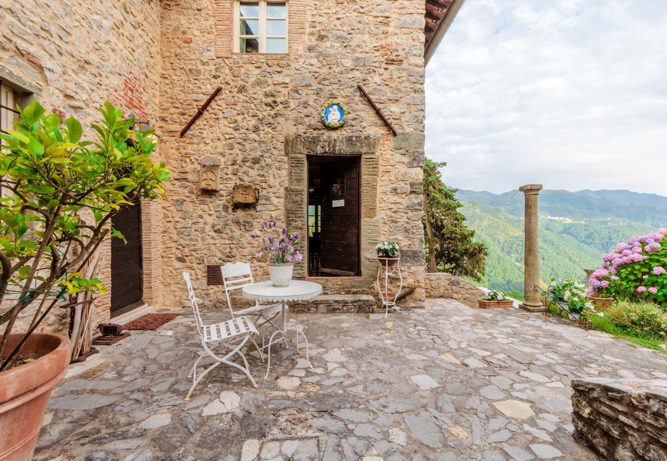 Villa a Borgo a Mozzano - Gran Burrone, a Luxury Castle with Pool in Borgo a Mozzano close to Lucca and Garfagnana