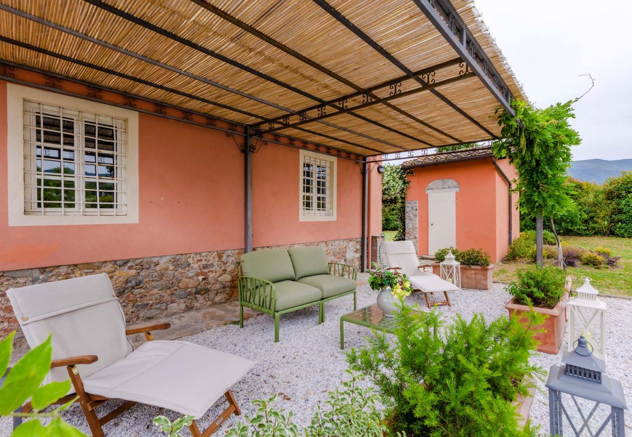 Villa a Badia Cantignano - Simple Genuine 4 bedrooms Farmhouse with Private Garden