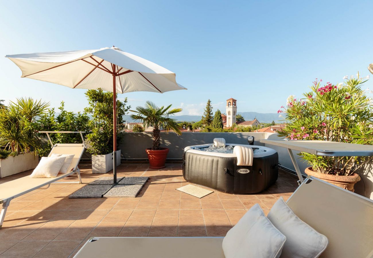 Appartamento a Lucca - Casa Dieter, a superb 2 bedrooms Apartment with Grand Terrace and private parking in Central Lucca