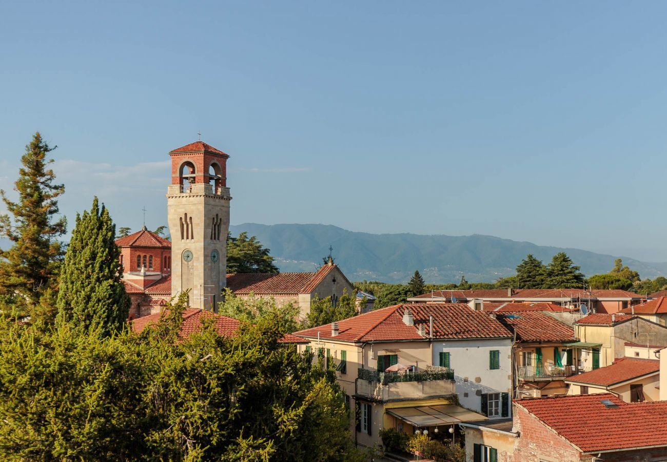 Appartamento a Lucca - Casa Dieter, a superb 2 bedrooms Apartment with Grand Terrace and private parking in Central Lucca