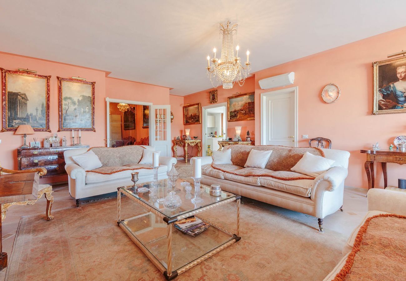 Appartamento a Lucca - Casa Dieter, a superb 2 bedrooms Apartment with Grand Terrace and private parking in Central Lucca