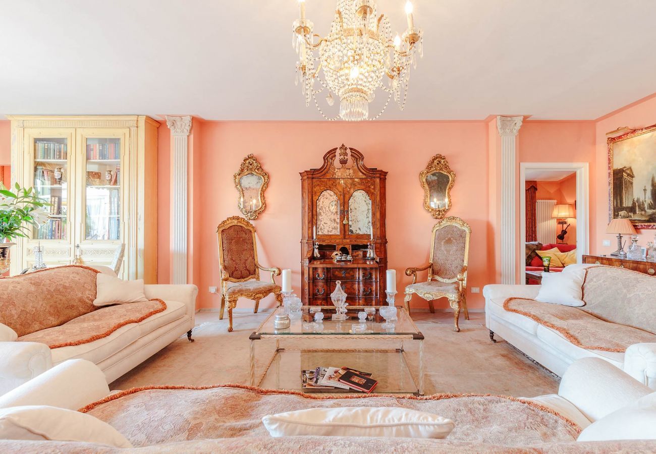 Appartamento a Lucca - Casa Dieter, a superb 2 bedrooms Apartment with Grand Terrace and private parking in Central Lucca