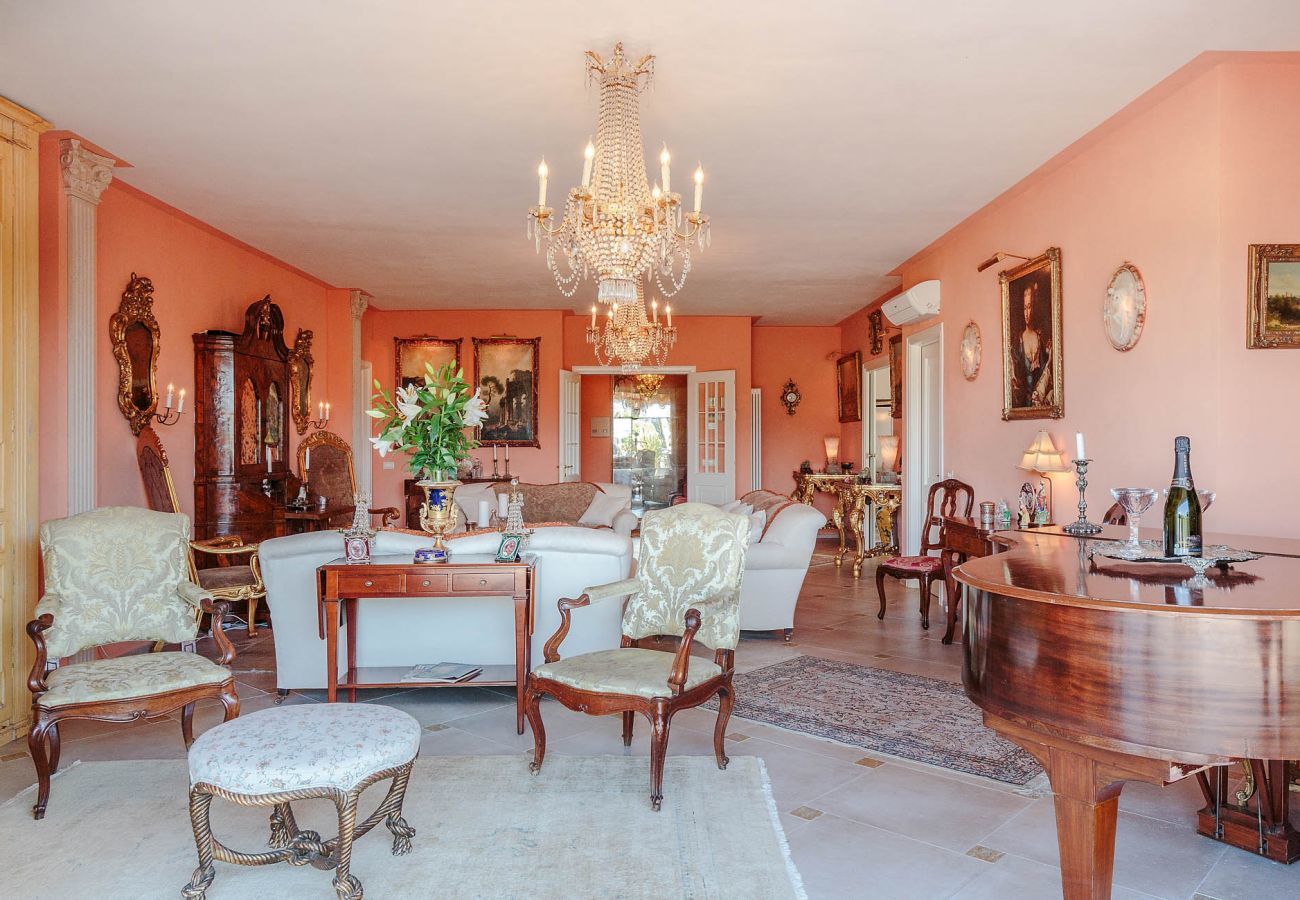 Appartamento a Lucca - Casa Dieter, a superb 2 bedrooms Apartment with Grand Terrace and private parking in Central Lucca