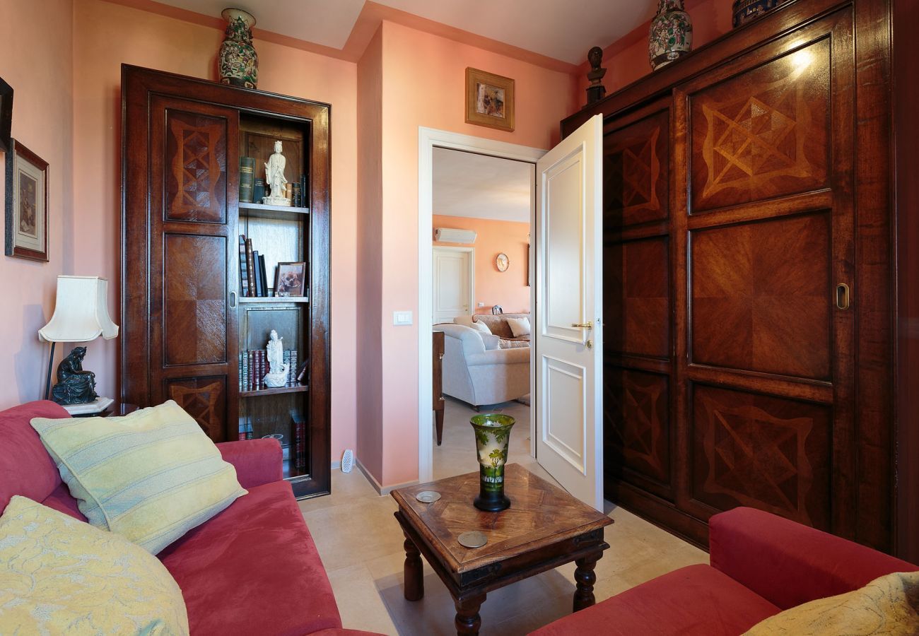 Appartamento a Lucca - Casa Dieter, a superb 2 bedrooms Apartment with Grand Terrace and private parking in Central Lucca