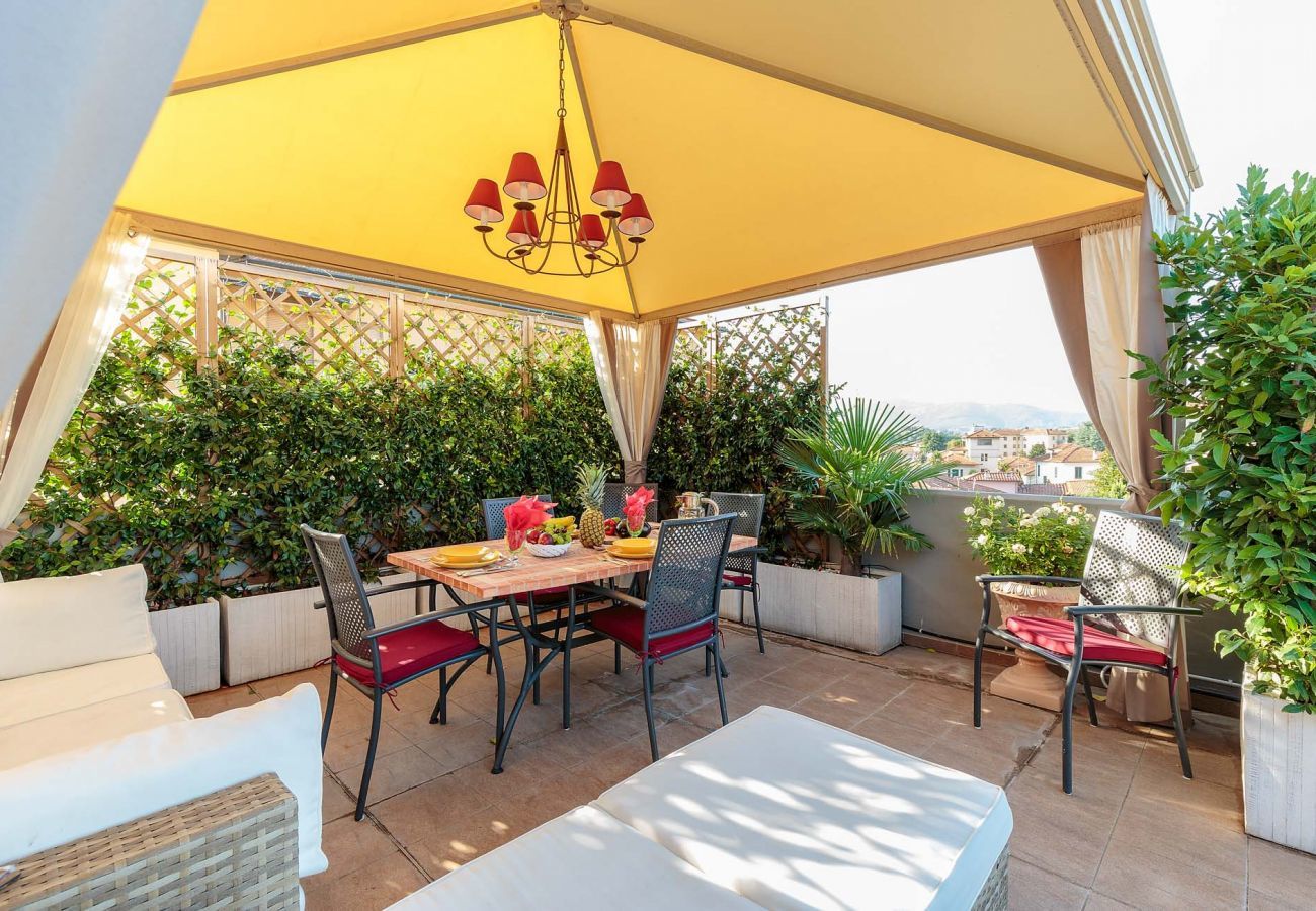 Appartamento a Lucca - Casa Dieter, a superb 2 bedrooms Apartment with Grand Terrace and private parking in Central Lucca