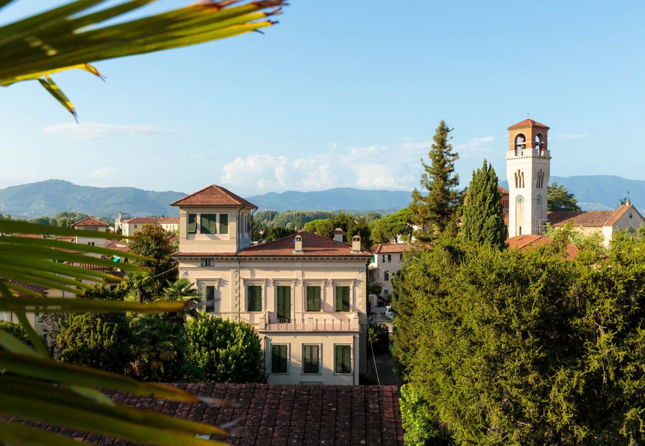 Appartamento a Lucca - Casa Dieter, a superb 2 bedrooms Apartment with Grand Terrace and private parking in Central Lucca