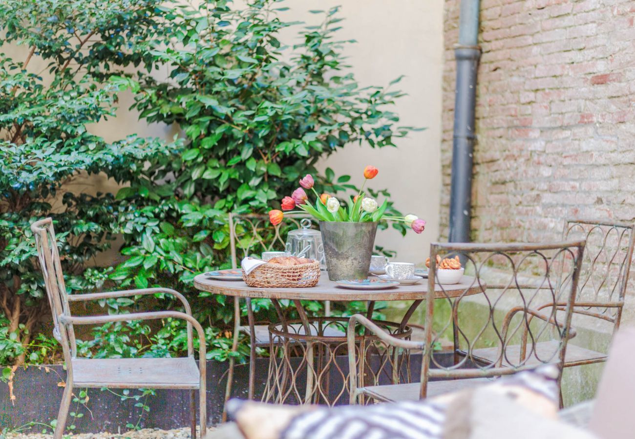 Appartamento a Lucca - Vissi D'Arte, a Luxury Ground Floor Apartment with Private Garden inside the Walls of Lucca