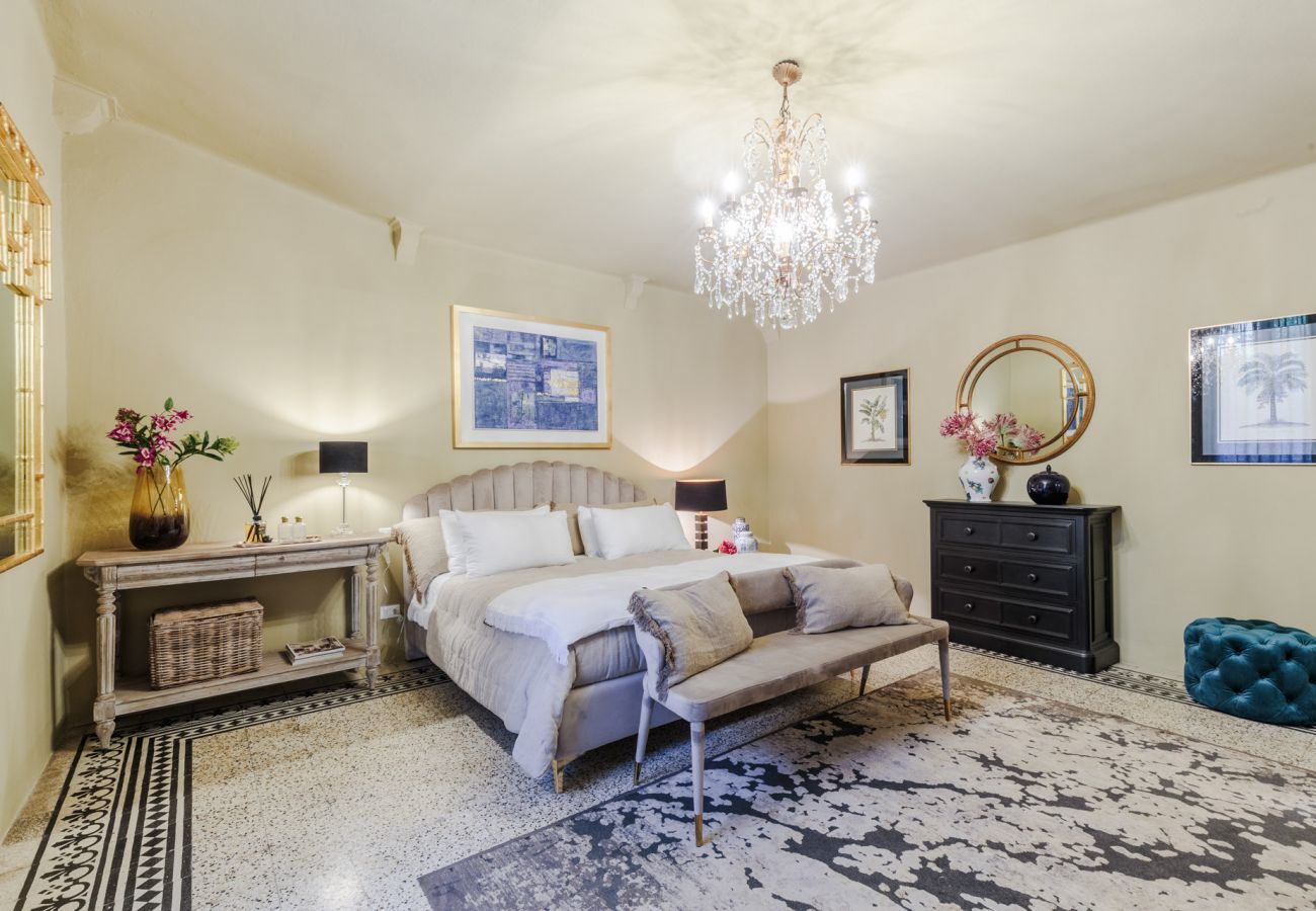 Appartamento a Lucca - Vissi D'Arte, a Luxury Ground Floor Apartment with Private Garden inside the Walls of Lucca