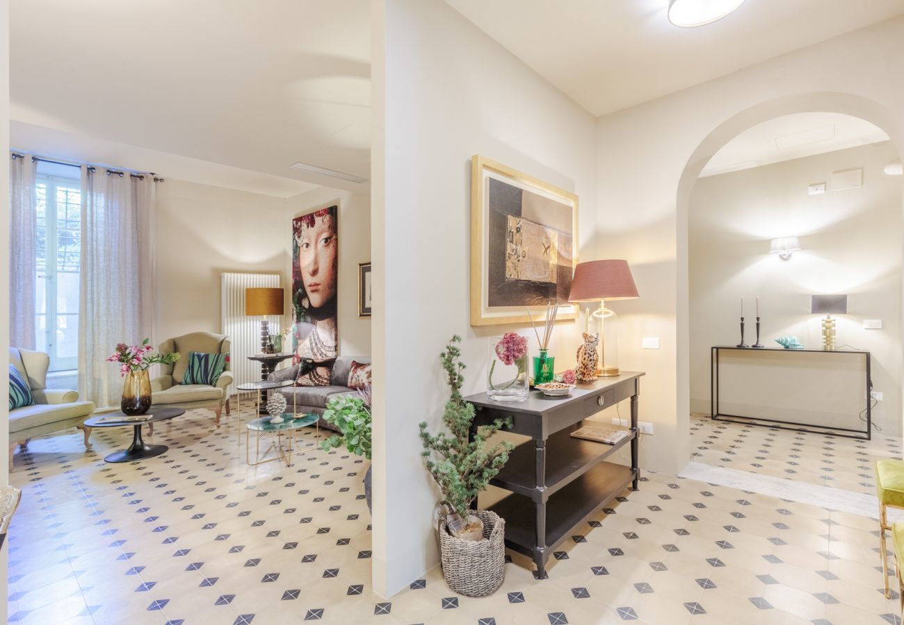 Appartamento a Lucca - Vissi D'Arte, a Luxury Ground Floor Apartment with Private Garden inside the Walls of Lucca