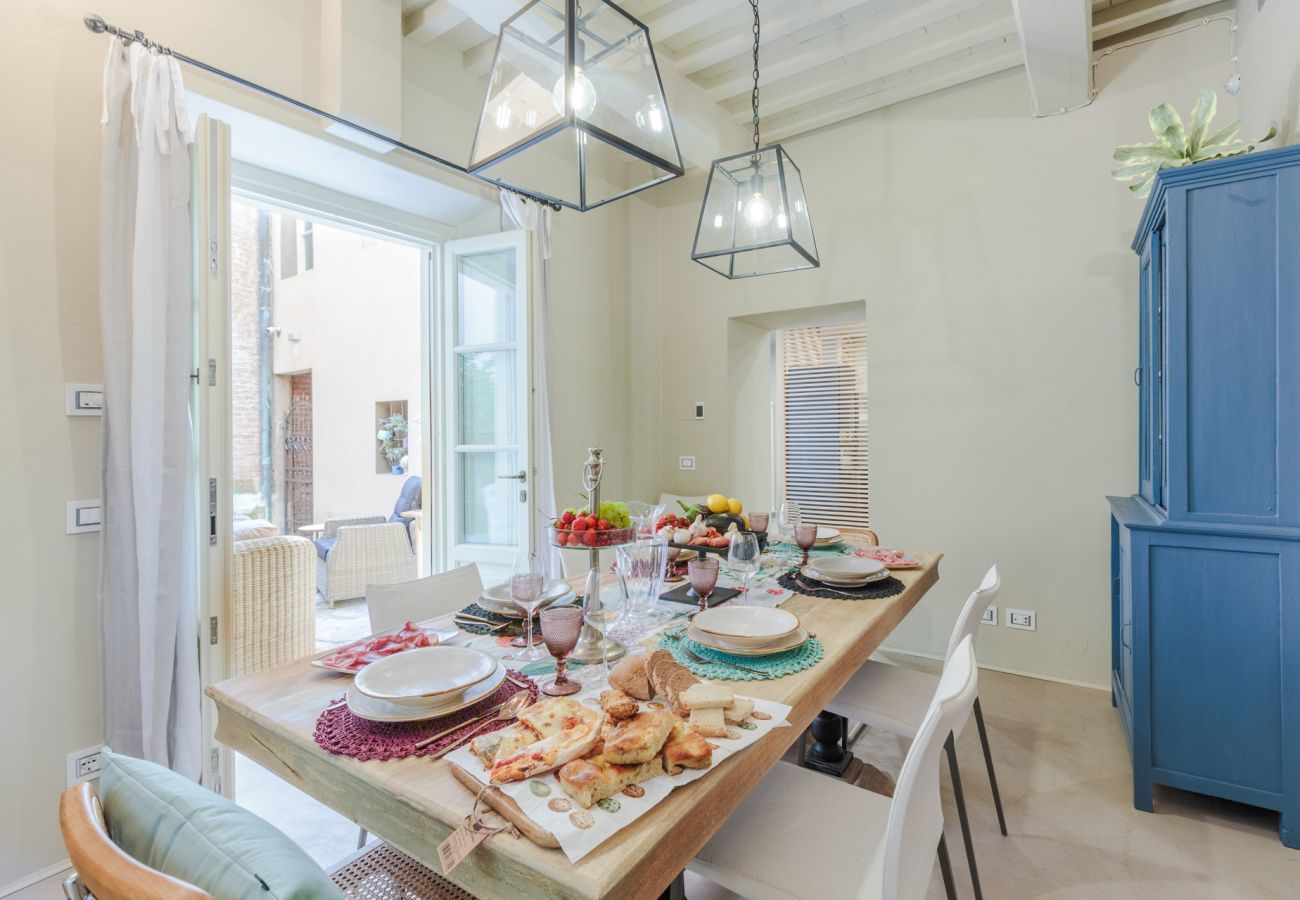 Appartamento a Lucca - Vissi D'Arte, a Luxury Ground Floor Apartment with Private Garden inside the Walls of Lucca