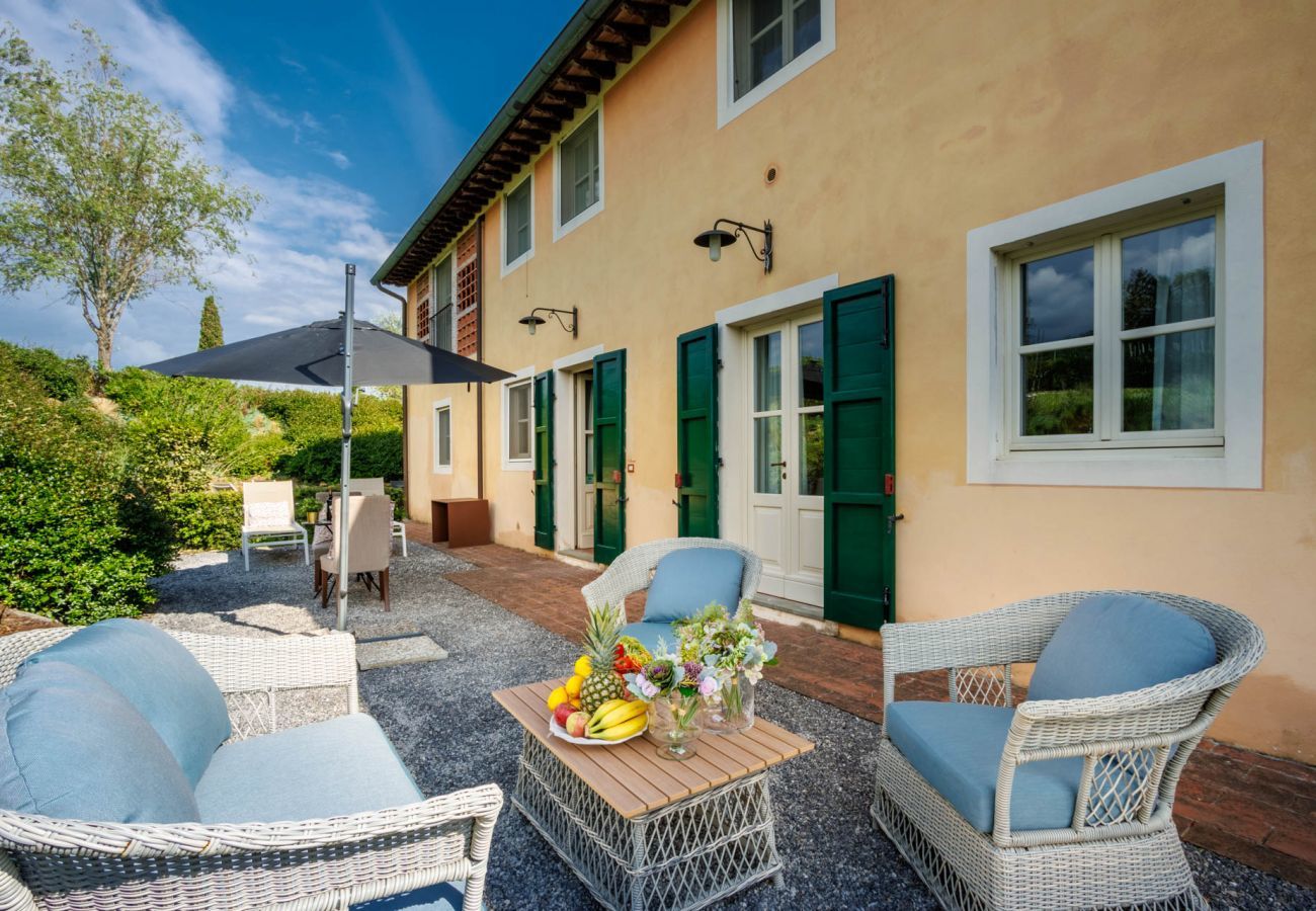 Appartamento a Monte San quirico - One Bedroom Farmhouse Apartment with shared Pool in Fattoria Sardi Wine Resort in Lucca