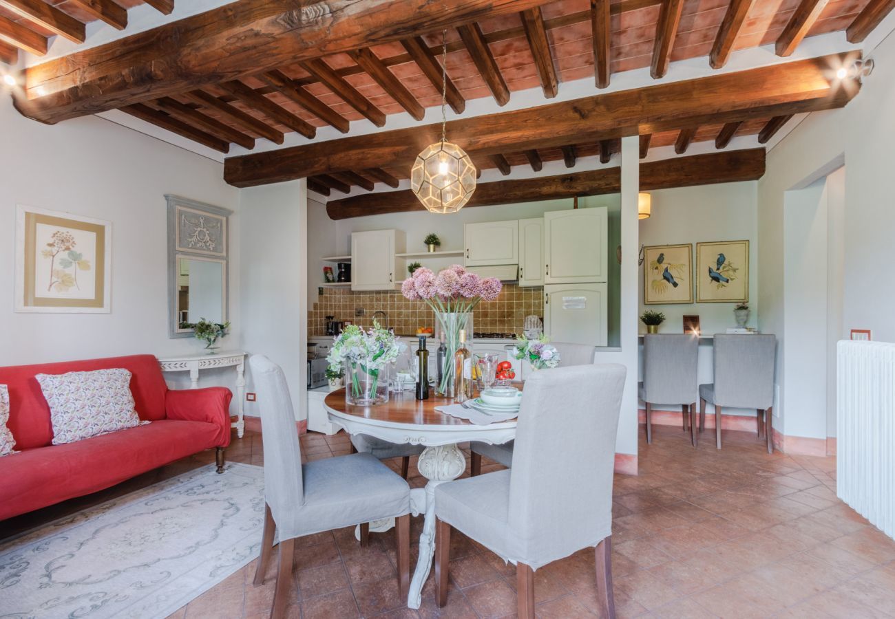 Appartamento a Monte San quirico - One Bedroom Farmhouse Apartment with shared Pool in Fattoria Sardi Wine Resort in Lucca