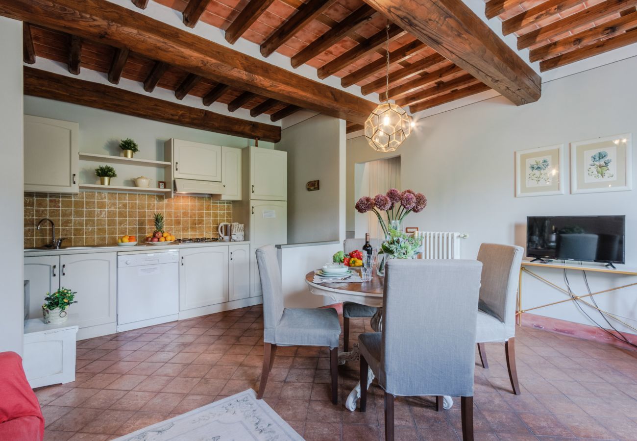 Appartamento a Monte San quirico - One Bedroom Farmhouse Apartment with shared Pool in Fattoria Sardi Wine Resort in Lucca