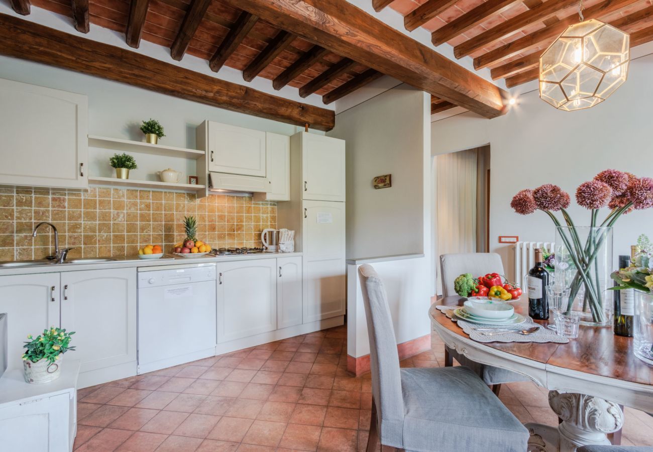 Appartamento a Monte San quirico - One Bedroom Farmhouse Apartment with shared Pool in Fattoria Sardi Wine Resort in Lucca