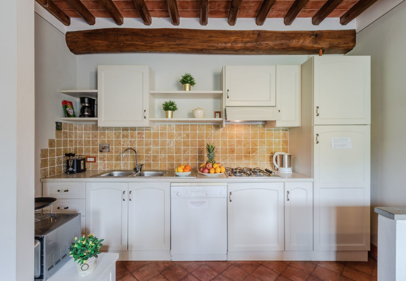 Appartamento a Monte San quirico - One Bedroom Farmhouse Apartment with shared Pool in Fattoria Sardi Wine Resort in Lucca