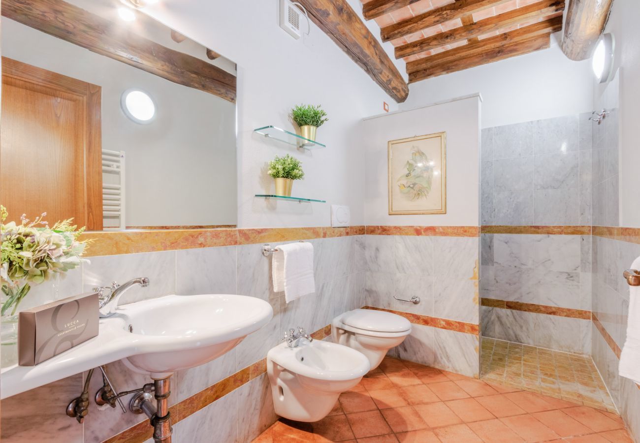 Appartamento a Monte San quirico - One Bedroom Farmhouse Apartment with shared Pool in Fattoria Sardi Wine Resort in Lucca