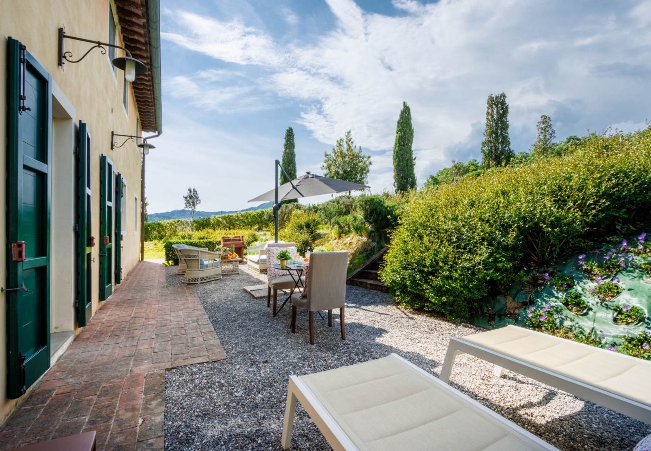 Appartamento a Monte San quirico - One Bedroom Farmhouse Apartment with shared Pool in Fattoria Sardi Wine Resort in Lucca