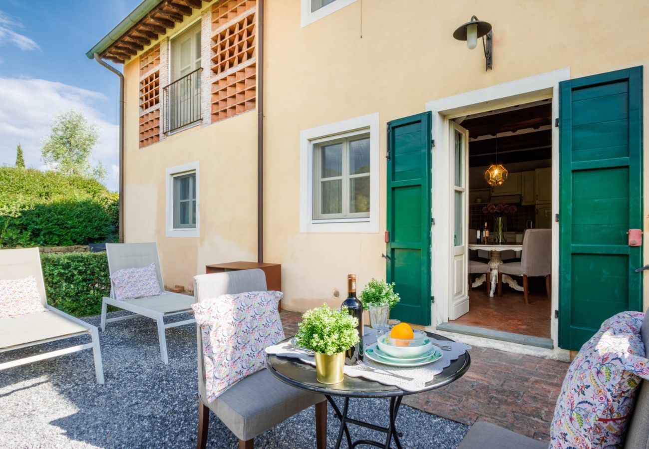 Appartamento a Monte San quirico - One Bedroom Farmhouse Apartment with shared Pool in Fattoria Sardi Wine Resort in Lucca