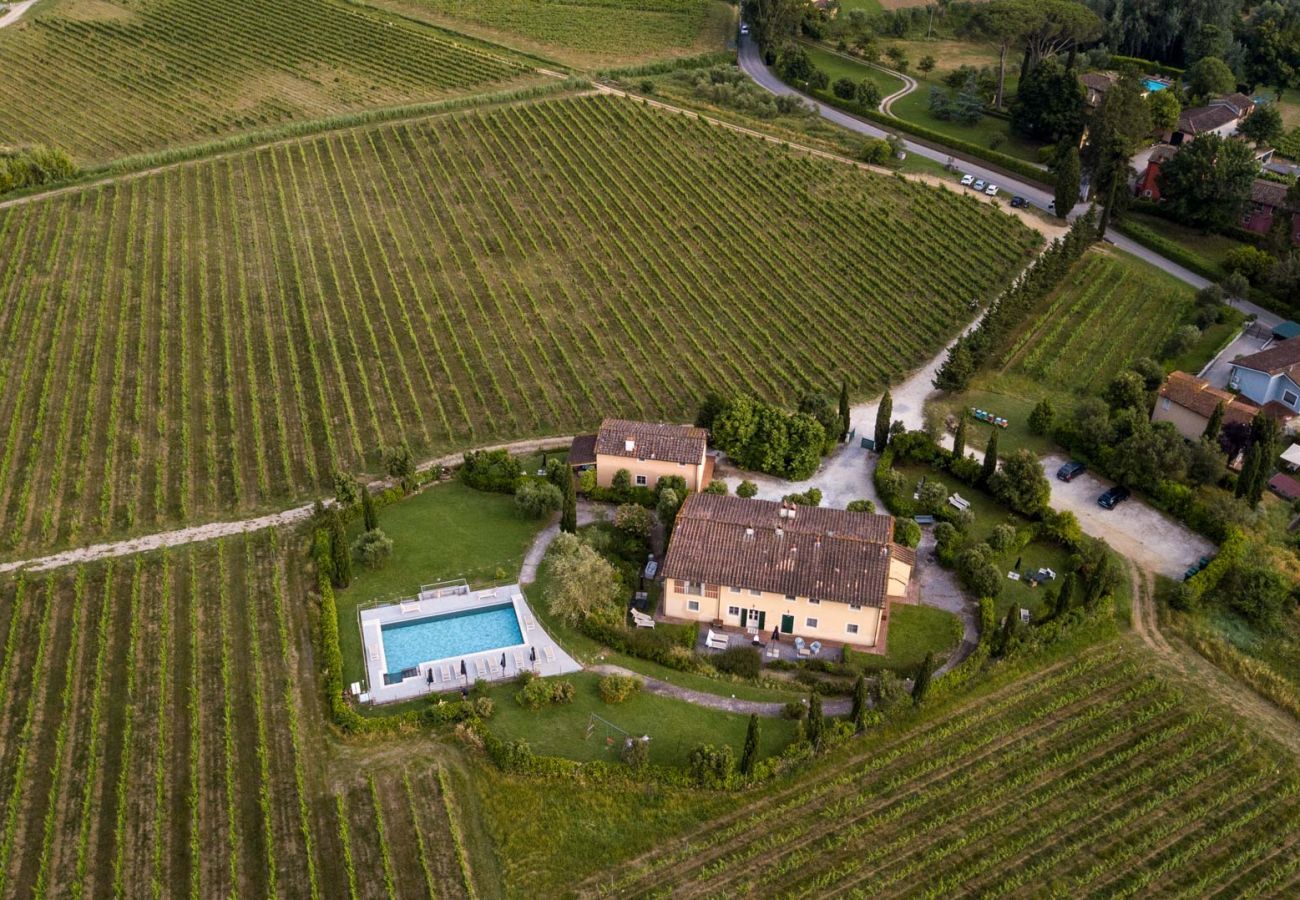 Appartamento a Monte San quirico - One Bedroom Farmhouse Apartment with shared Pool in Fattoria Sardi Wine Resort in Lucca