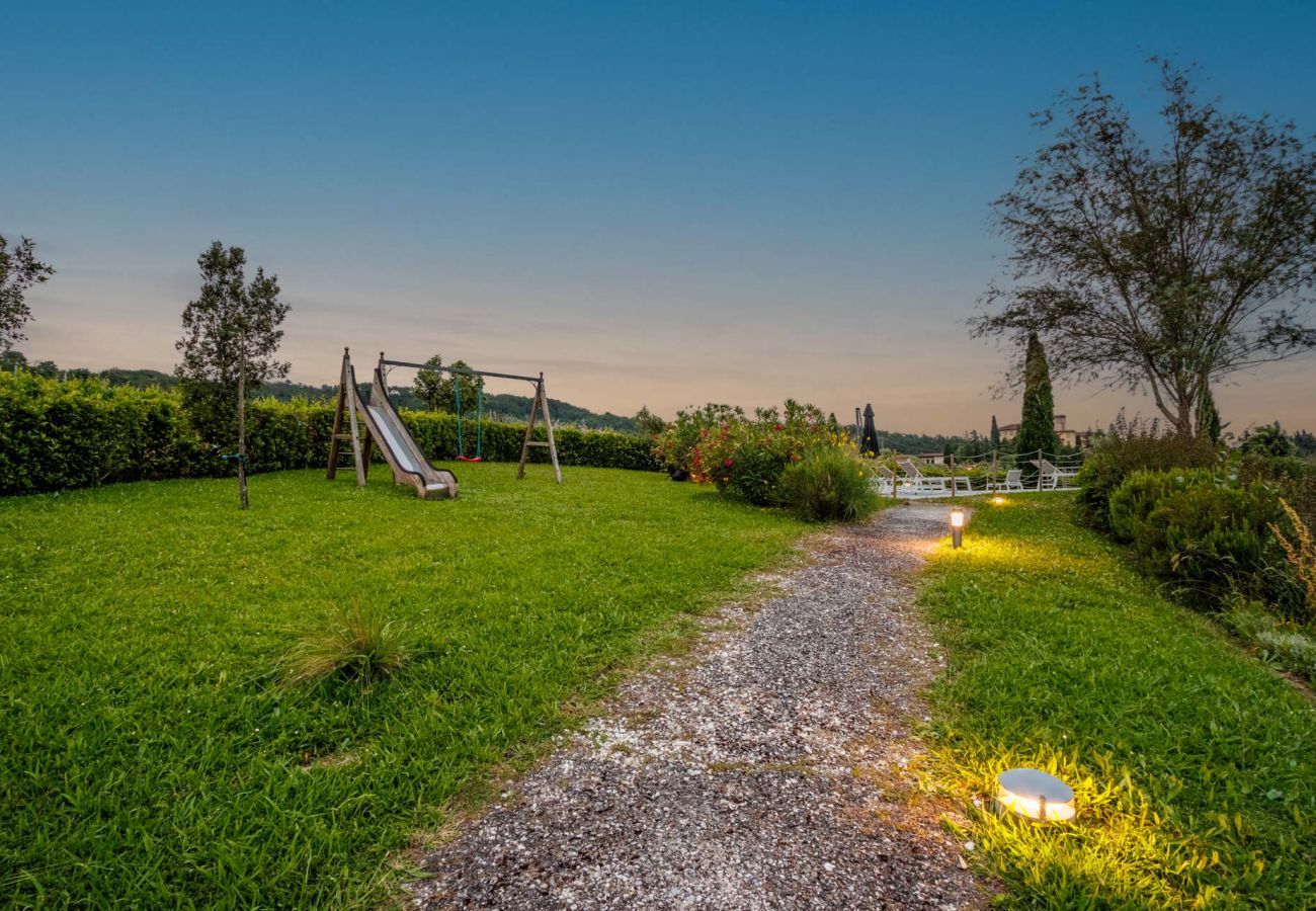 Appartamento a Monte San quirico - One Bedroom Farmhouse Apartment with shared Pool in Fattoria Sardi Wine Resort in Lucca